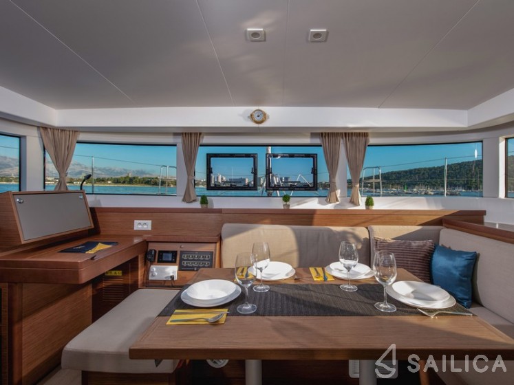 Lagoon 40 - Yacht Charter Sailica