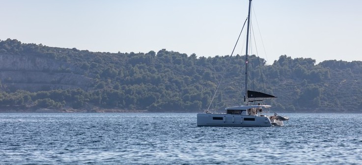 Lagoon 40 - Yacht Charter Sailica