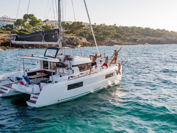Lagoon 40 - Yacht Charter Sailica