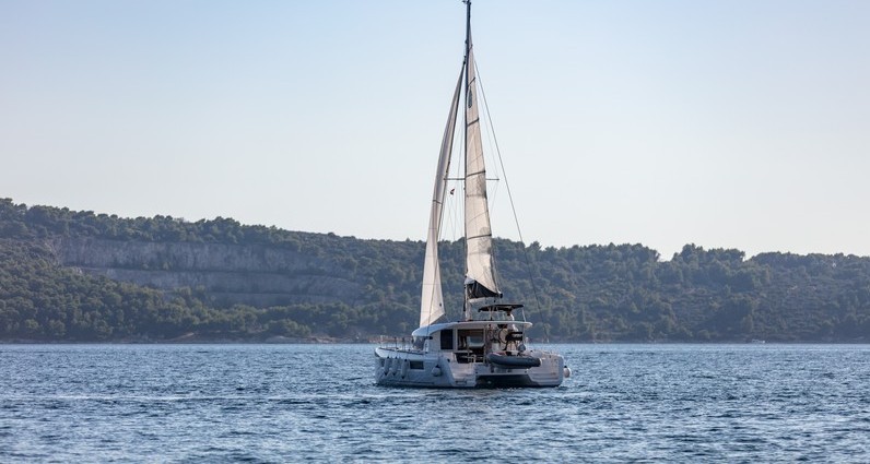 Lagoon 40 - Yacht Charter Sailica