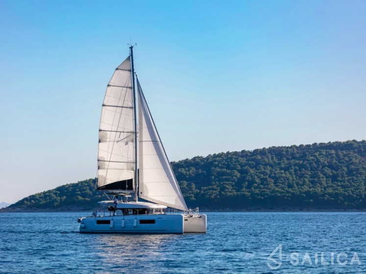 Lagoon 40 - Yacht Charter Sailica