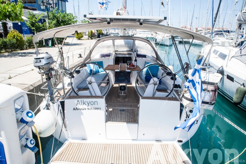 Sun Odyssey 54DS - Yacht Charter Sailica