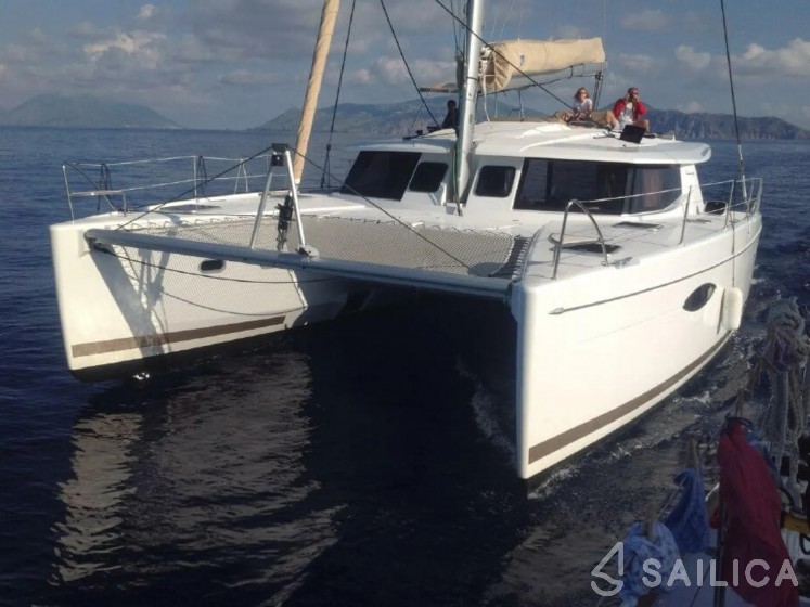 Helia 44 - Yacht Charter Sailica