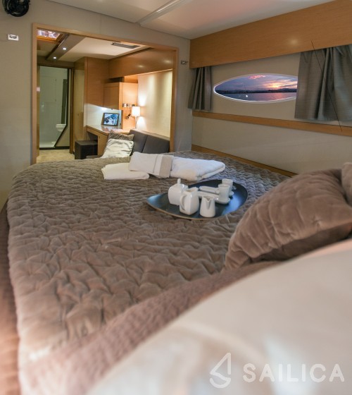 Helia 44 - Yacht Charter Sailica