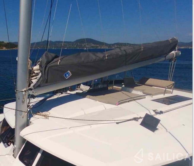 Helia 44 - Yacht Charter Sailica