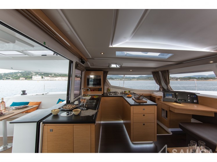Helia 44 - Yacht Charter Sailica