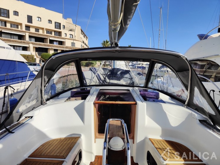 Hanse 345 - Yacht Charter Sailica