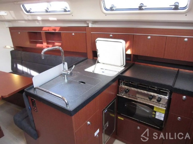 Hanse 345 - Yacht Charter Sailica