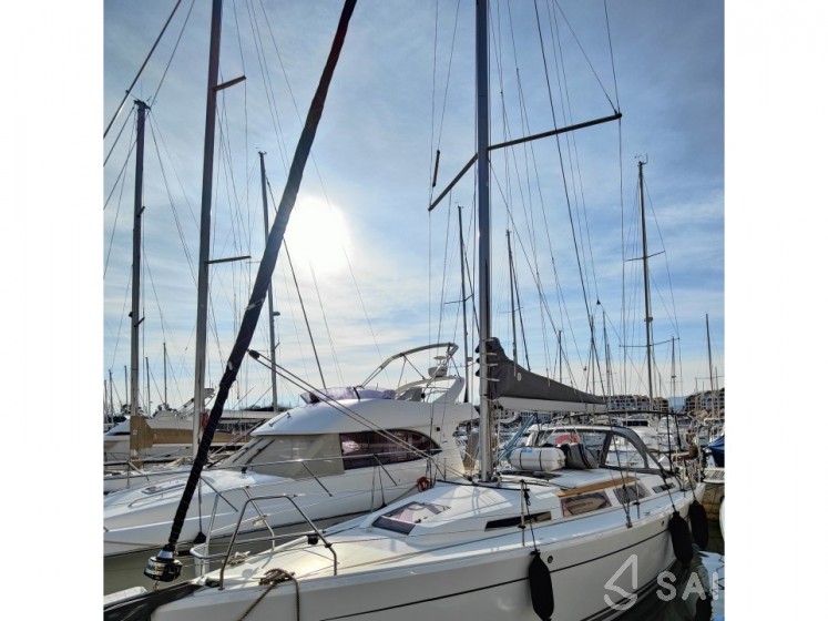 Hanse 345 - Yacht Charter Sailica