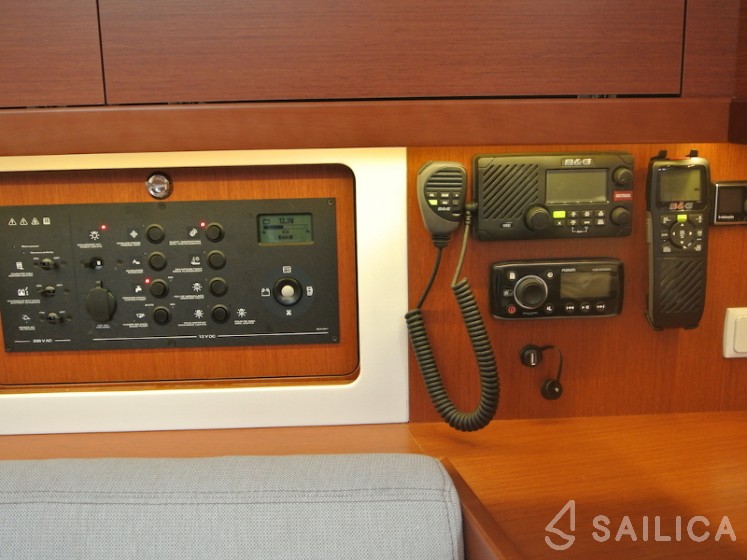 Oceanis 45 - Yacht Charter Sailica