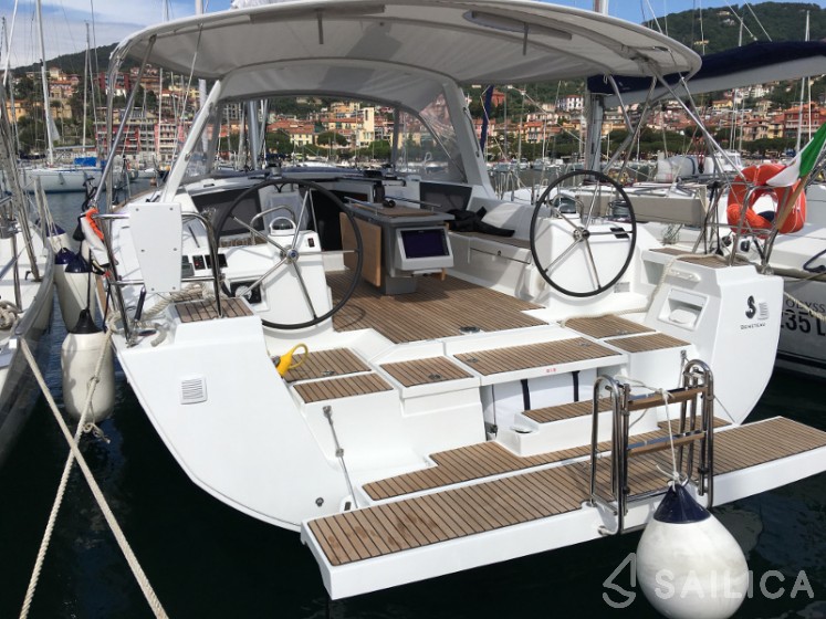 Oceanis 45 - Yacht Charter Sailica