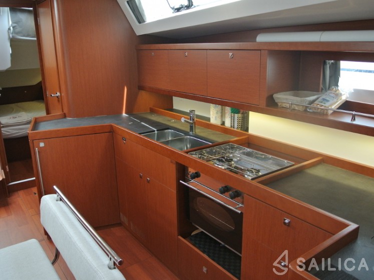 Oceanis 45 - Yacht Charter Sailica