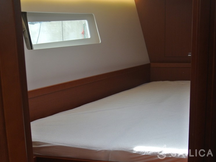 Oceanis 45 - Yacht Charter Sailica
