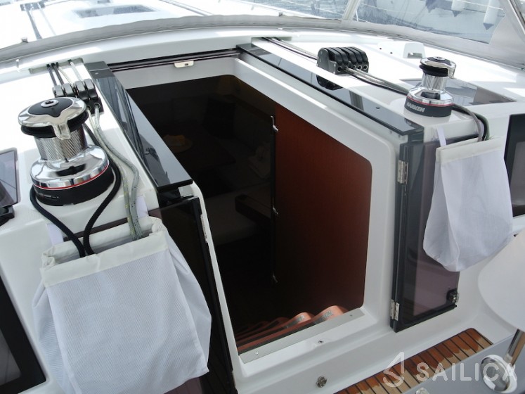 Oceanis 45 - Yacht Charter Sailica