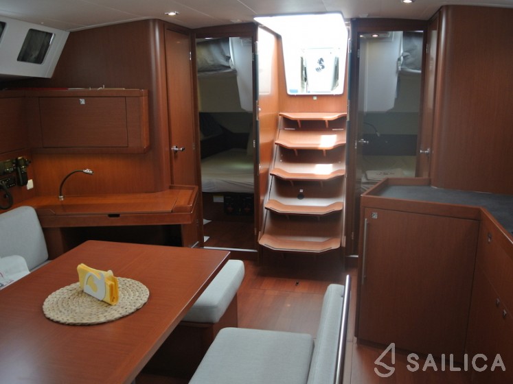 Oceanis 45 - Yacht Charter Sailica