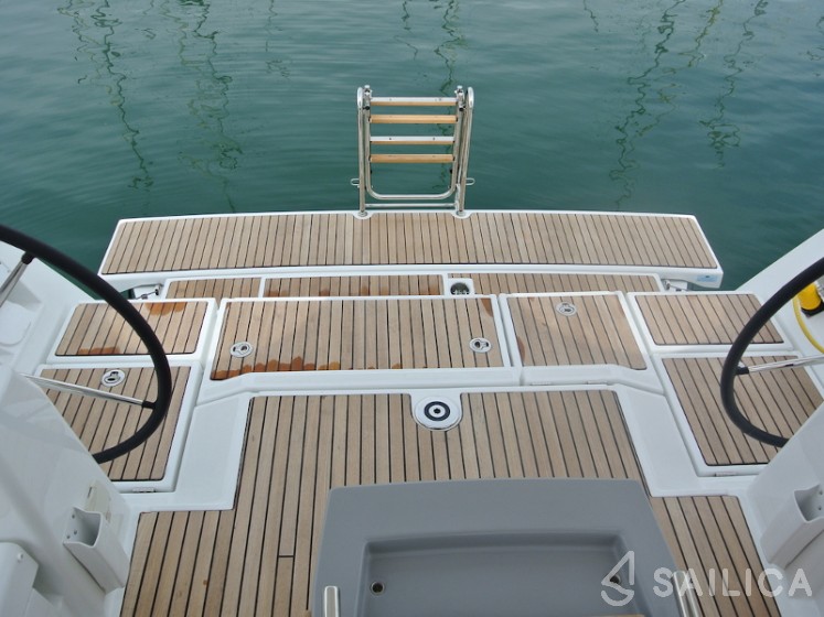 Oceanis 45 - Yacht Charter Sailica