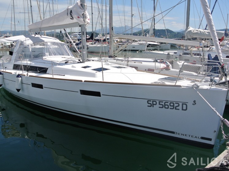 Oceanis 45 - Yacht Charter Sailica