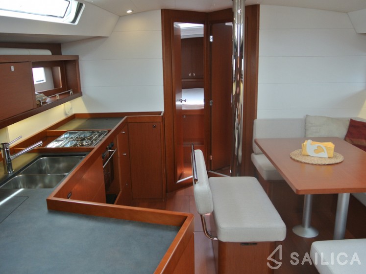 Oceanis 45 - Yacht Charter Sailica