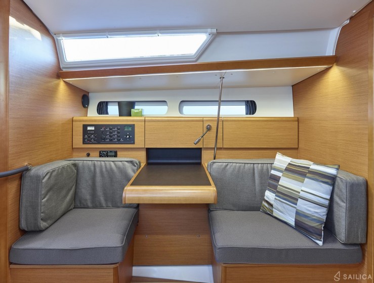 Sun Odyssey 419 - Yacht Charter Sailica