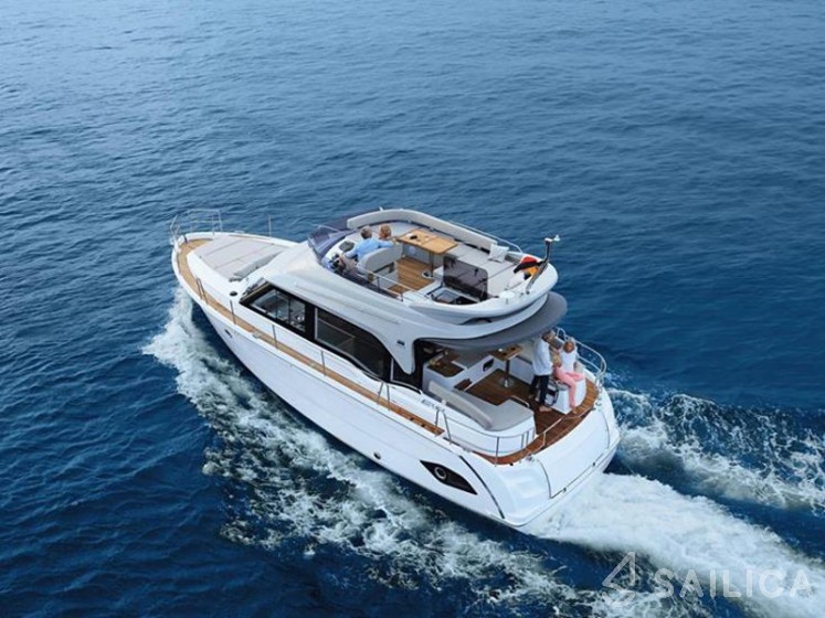 Bavaria E40 Fly - Yacht Charter Sailica