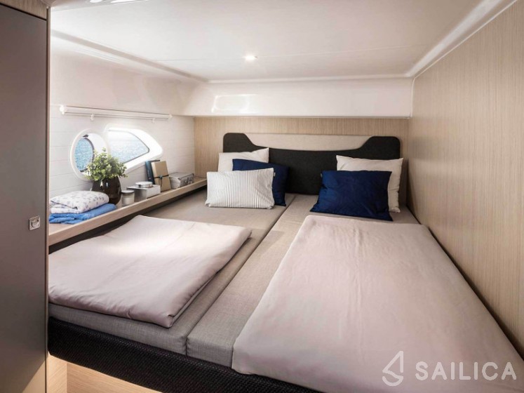 Bavaria E40 Fly - Yacht Charter Sailica