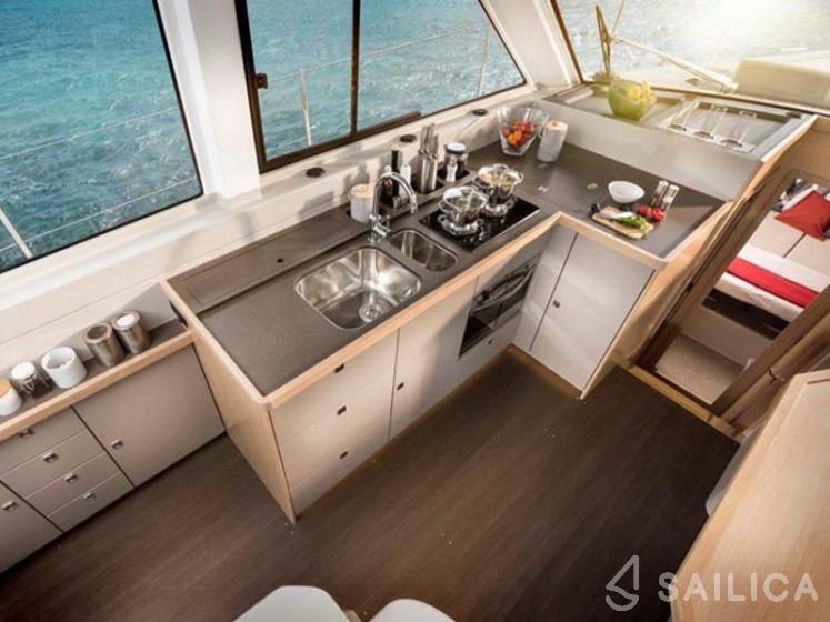 Bavaria E40 Fly - Yacht Charter Sailica