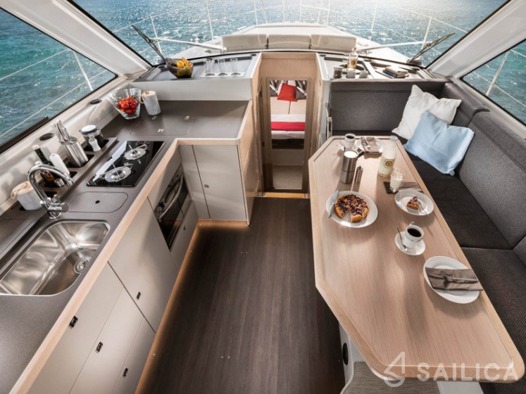 Bavaria E40 Fly - Yacht Charter Sailica