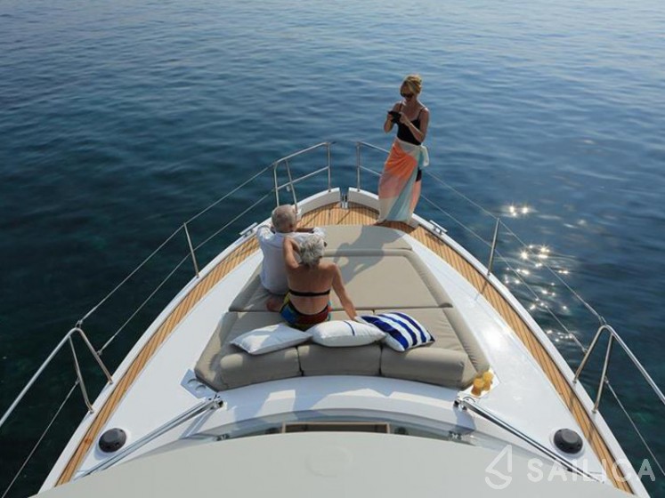 Bavaria E40 Fly - Yacht Charter Sailica