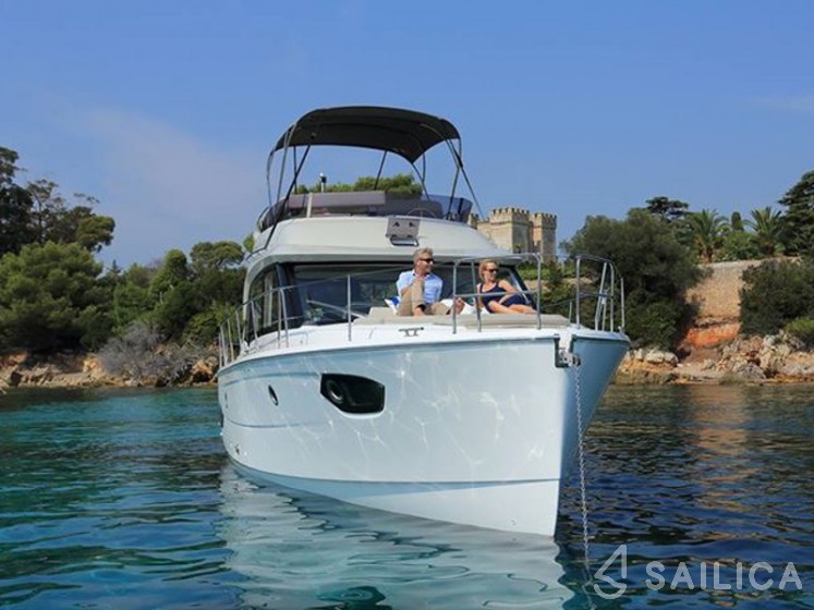 Bavaria E40 Fly - Yacht Charter Sailica