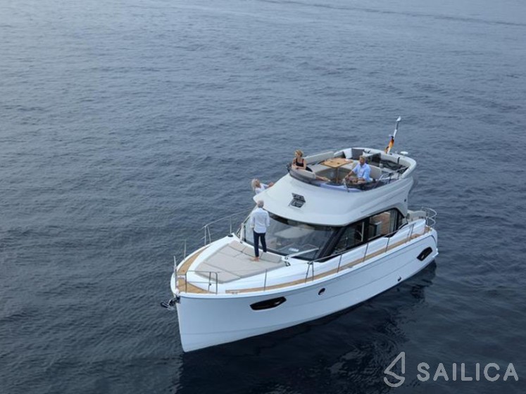 Bavaria E40 Fly - Yacht Charter Sailica