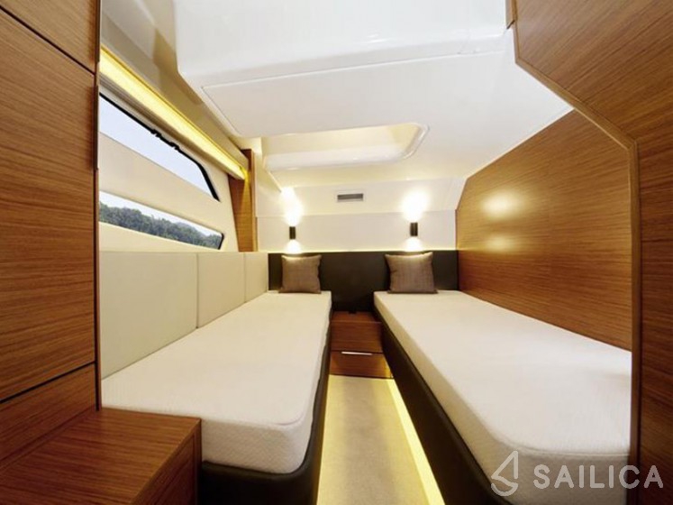 Bavaria Sport 450 HT - Yacht Charter Sailica