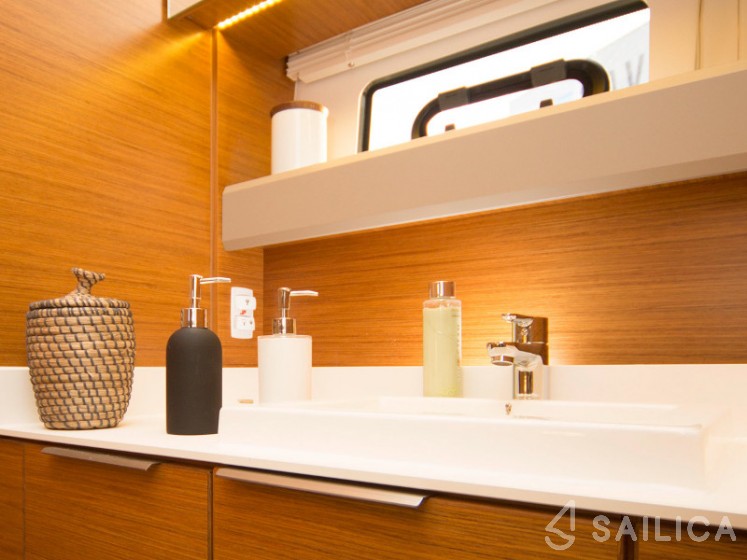 Bavaria S40 Open - Yacht Charter Sailica