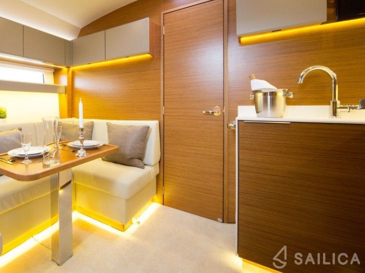 Bavaria S40 Open - Yacht Charter Sailica