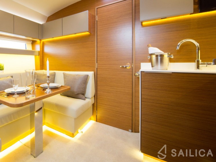Bavaria S40 Open - Yacht Charter Sailica