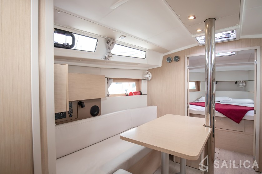 Oceanis 38.1 - Yacht Charter Sailica