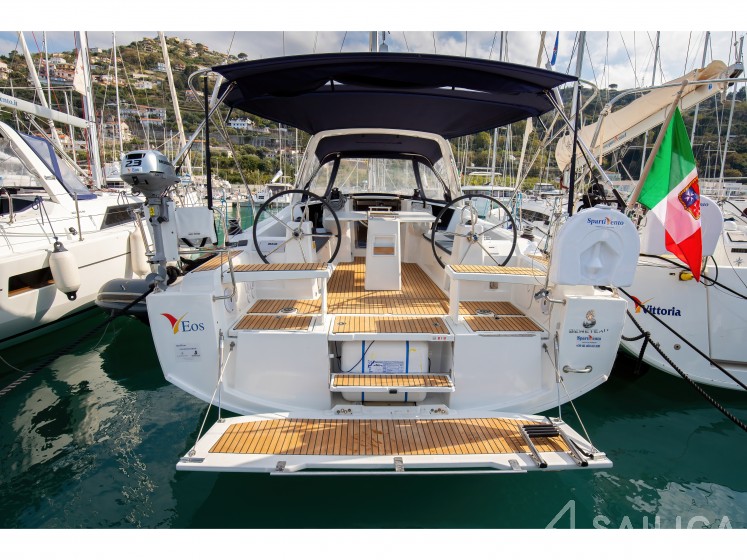 Oceanis 38.1 - Yacht Charter Sailica