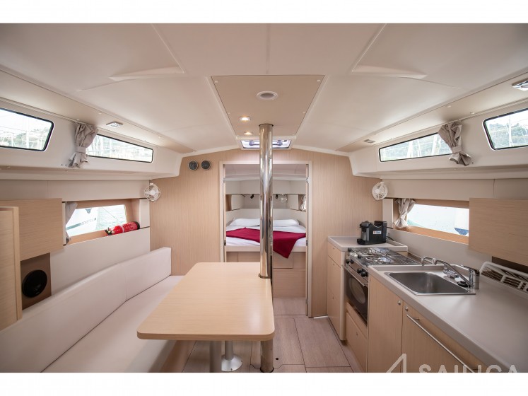 Oceanis 38.1 - Yacht Charter Sailica
