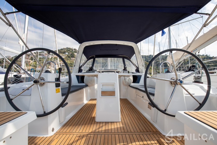 Oceanis 38.1 - Yacht Charter Sailica