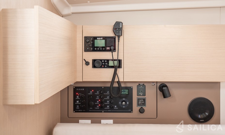 Oceanis 38.1 - Yacht Charter Sailica