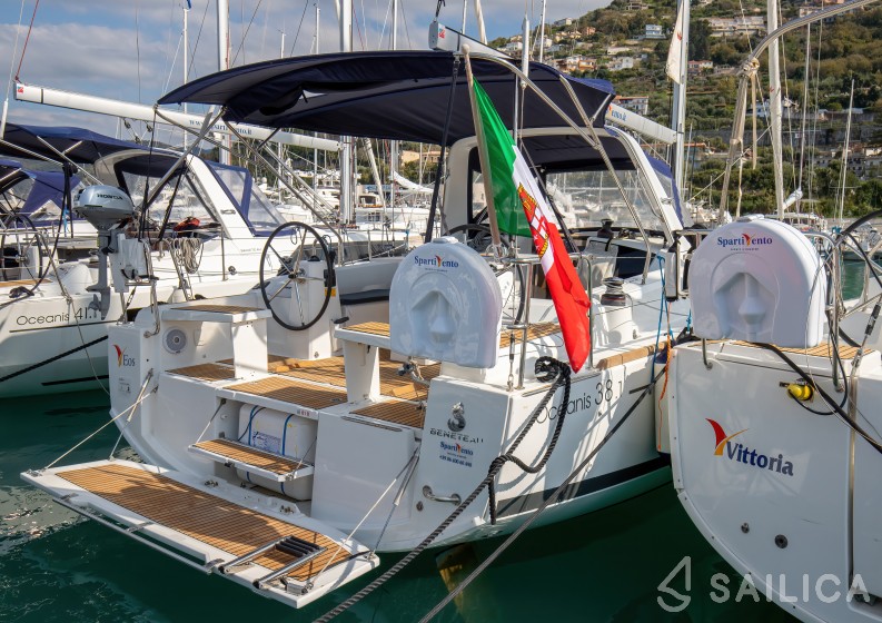 Oceanis 38.1 - Yacht Charter Sailica