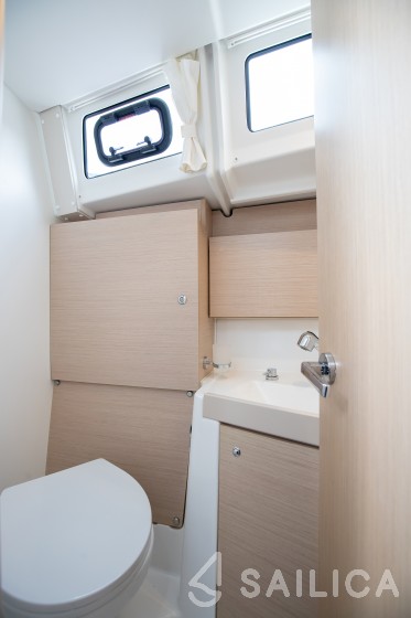 Oceanis 38.1 - Yacht Charter Sailica
