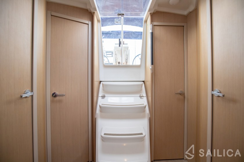 Oceanis 38.1 - Yacht Charter Sailica