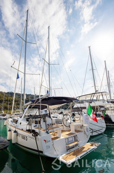 Oceanis 38.1 - Yacht Charter Sailica