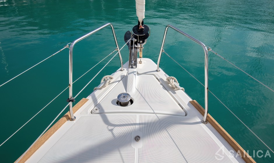 Oceanis 38.1 - Yacht Charter Sailica