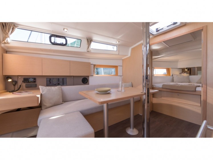Oceanis 38.1 - Yacht Charter Sailica