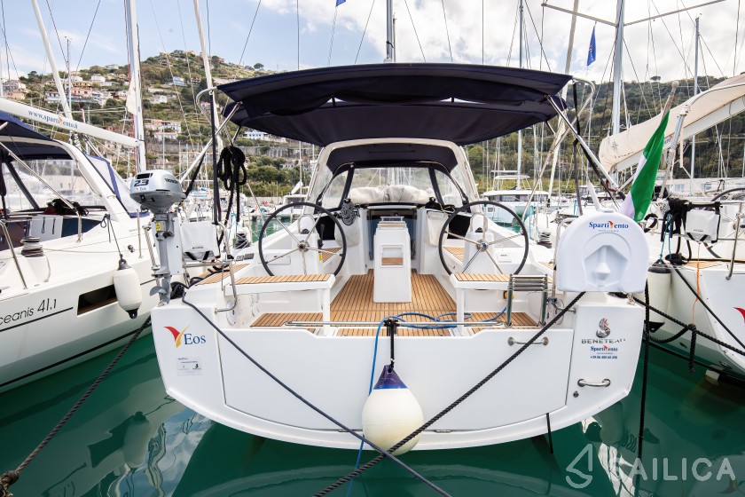 Oceanis 38.1 - Yacht Charter Sailica