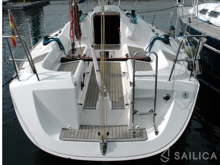 Elan 31 - Yacht Charter Sailica