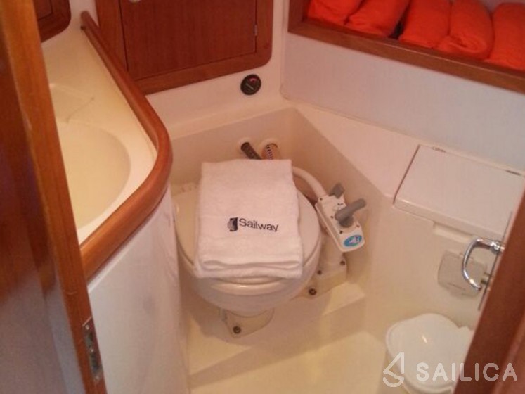Elan 31 - Yacht Charter Sailica