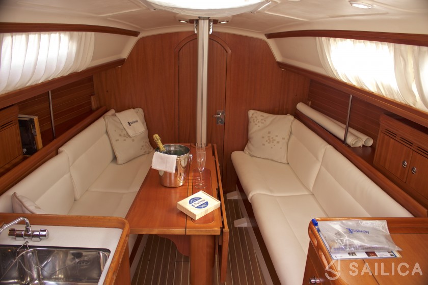 Elan 31 - Yacht Charter Sailica