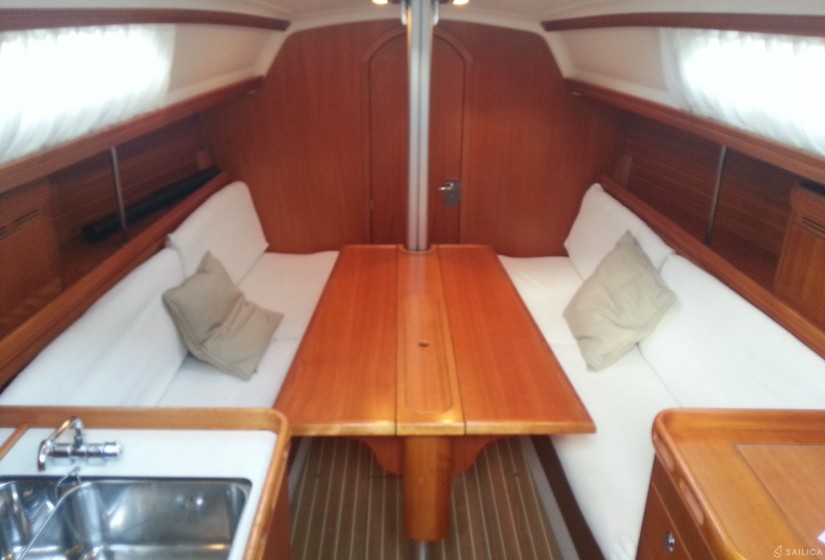 Elan 31 - Yacht Charter Sailica